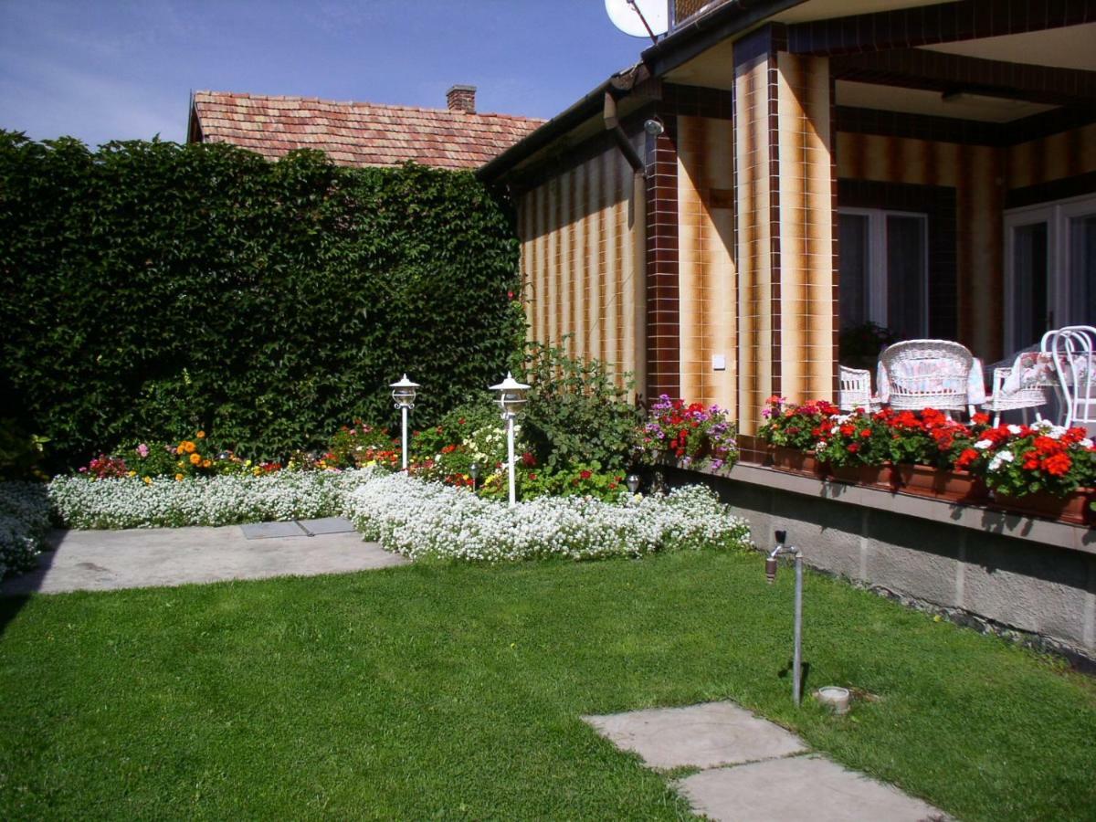Amalia Apartman Jula Exterior foto