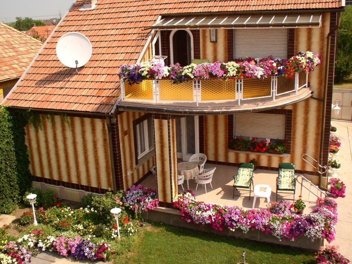 Amalia Apartman Jula Exterior foto